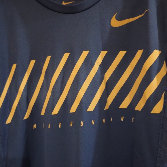 Nike running women's size medium blue dri fit tshirt new no tags - Picture 2 of 10